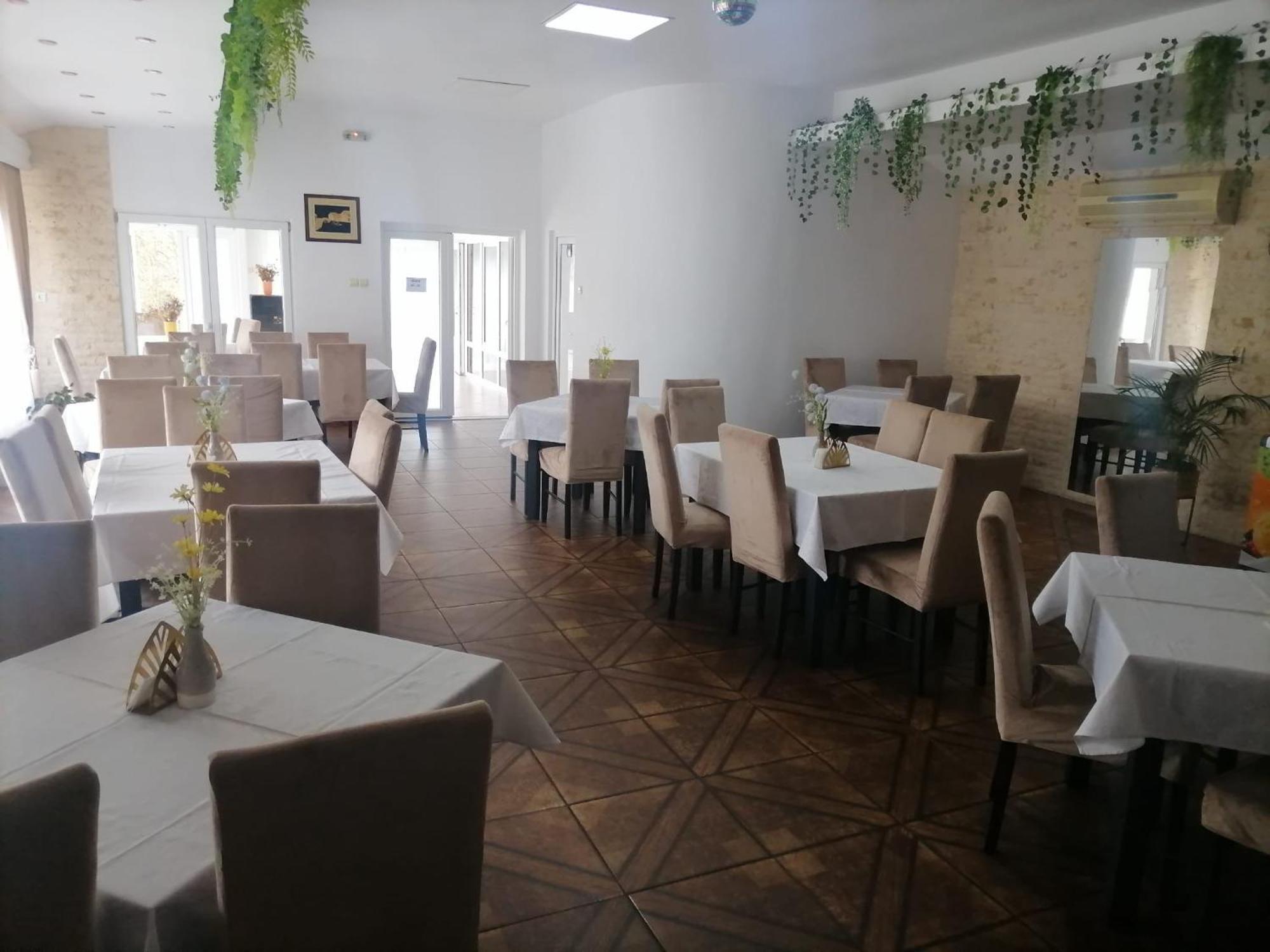 Pensiunea Cetatea Boghiş Exteriör bild