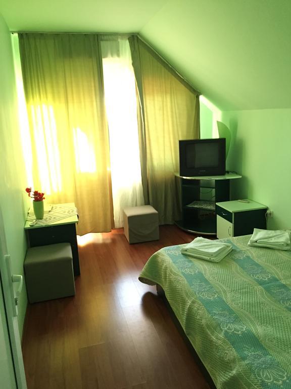 Pensiunea Cetatea Boghiş Exteriör bild